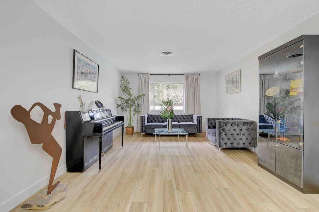 Resort Style 4 Bedroom House With Pool Minutes From Strip Las Vegas Eksteriør bilde